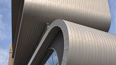 State-of-the-art extension of Umicore's office building Photo of the modern extension of the Umicore office building in Hoboken. Its striking, sculptural architecture immediately catches the eye.