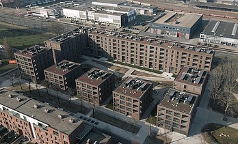 Dronefoto van Luca II, een sociaal wooncomplex in Antwerpen-Luchtbal.
