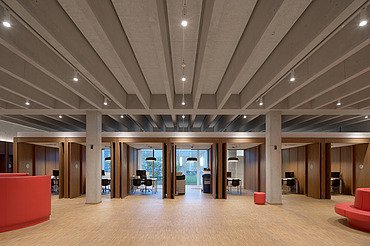 Photo of the central entrance hall in the new Regional Police Office in Antwerp-Merksem.