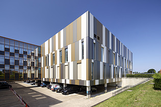Foto van een nieuwe vleugel van het ZMK (Ziekenhuis Maas en Kempen) in Maaseik.