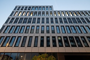 Foto van de gevel van Moiré - SQ27 in Belval, Luxemburg.