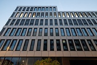 Photo de la façade de Moiré - SQ27 à Belval, Luxembourg.