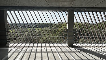Renderbeeld van MobHub, een parkeergebouw van negen verdiepingen in het Arenbergpark in Heverlee.