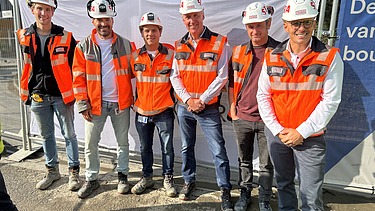Projectteam en regionale directie van STRABAG Belgium Regio Zuid/West bij de eerste spadesteek van UZ Gent.