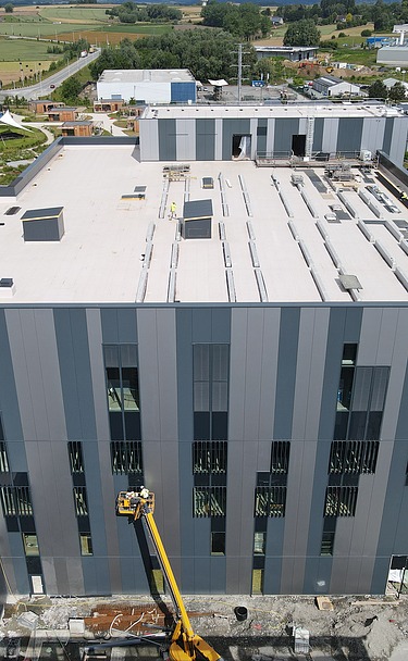 Drone image of the manufacturing building under construction for Takeda in Lessines.