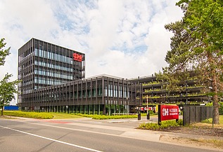 Foto van het nieuwe hoofdkantoor voor H. Essers in Genk.