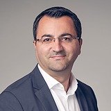 Profile photo of Samir Ljaic, Administrative and Financial Director N.V. STRABAG Belgium S.A. Region North/East. The photo was taken in a studio setting.