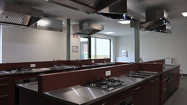 Photo of the teaching kitchens at the new Lyceum Lakbors (Focus Noord) in Deurne.