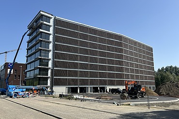 Image de synthèse de MobHub, un parking de neuf étages dans le parc Arenberg à Heverlee.