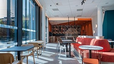 Photo of the lobby and restaurant of B&B Hotels in Diegem.