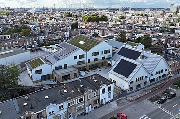 Vue par drone du nouveau Lycée Lakbors (Focus Noord) à Deurne.