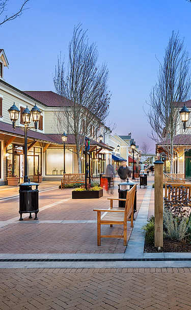 Photo d'une rue du Designer Outlet Center de Vancouver (Canada).
