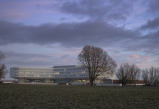 Evening photo of AZ Zeno Knokke.