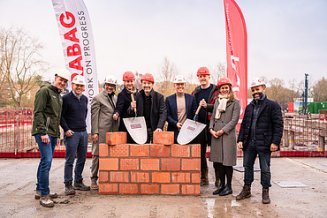 Photo of the ceremonial foundation stone laying for WOL U, a large-scale residential project in Zaventem, featuring Bart Dewandeleer, Alexis Spaas and Tom Bosman.