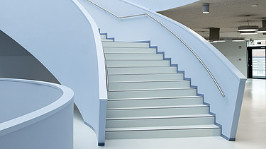 Photo of the sculptural staircase in Building T HoGent in Ghent.