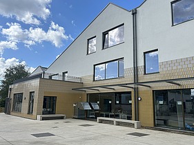 Photo de la façade du nouveau Lycée Lakbors (Focus Noord) à Deurne.