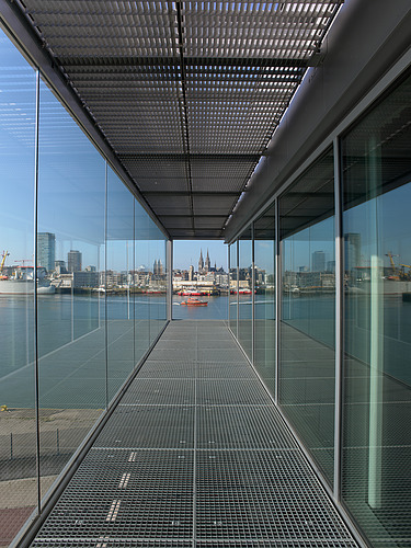 Detailfoto van MRCC in Oostende, het Maritiem Reddings- en Coördinatiecentrum.