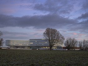 Evening photo of AZ Zeno in Knokke.