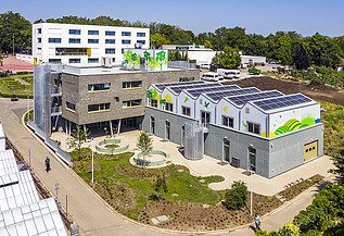 Photo de drone du campus horticole De Wijnpers à Louvain.