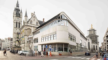Photo of the Stadsarchief in Sint-Niklaas, featuring the historic City Hall on the left.