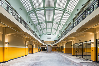 Photo d'un grand hall du Thor Central au Thor Park à Genk.