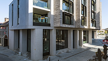 Foto van de voorgevel van residentie Books aan het Kolonel Dusartplein in Hasselt.