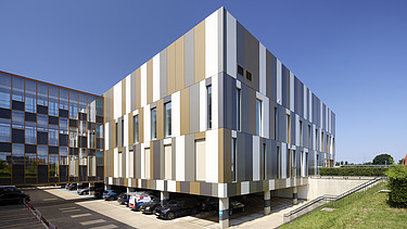 Foto van een nieuwe vleugel van het ZMK (Ziekenhuis Maas en Kempen) in Maaseik.