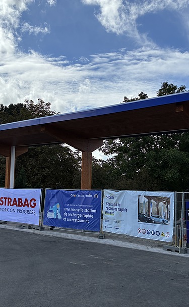Photo of a Storm/Q8 fast-charging station in Dinant.