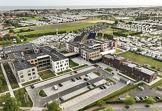  Dronefoto van het nieuwe woonzorgcentrum Jacky Maes in Bredene.