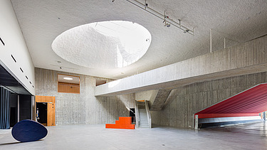 Photo of the foyer of the Leietheater in Deinze, featuring an architecturally designed skylight.