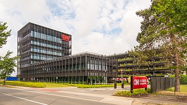 Foto van het nieuwe hoofdkantoor voor H. Essers in Genk.