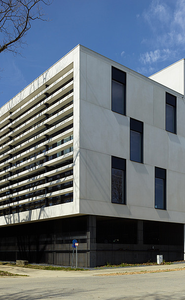 Foto van IncubaThor in Thor Park Genk, een modern kantoorgebouw.