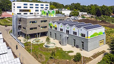 Dronefoto van tuinbouwcampus De Wijnpers in Leuven.
