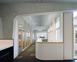 Photo of a corridor in the new Antwerp Regional Police Office on Lange Gasthuisstraat in Antwerp. 