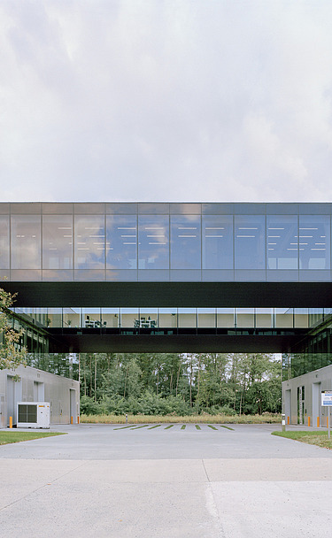 Photo of Mo-Thor at Thor Park Genk, a multipurpose building consisting of production floor, lab and test areas and office spaces.