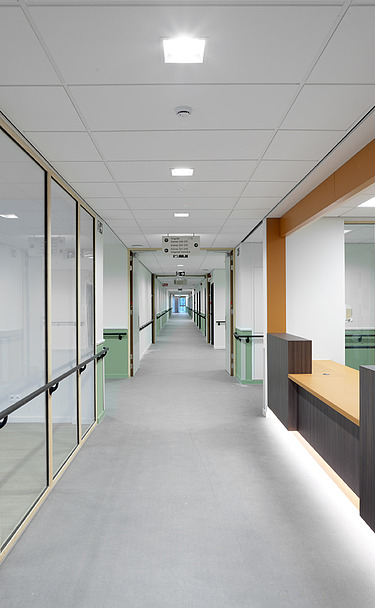 Photo d’un couloir du nouveau centre de soins MRS Christine à Ekeren