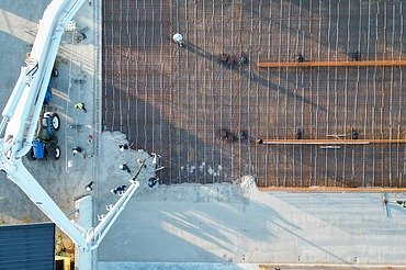 Innovatieve sleufsilo's ILVO Luchtfoto van de betonstort voor de innoavtieve sleufsilo's van ILVO.