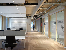 Interieurfoto in het kantoorgebouw van het nieuwe service center voor Elia in Kruisem.