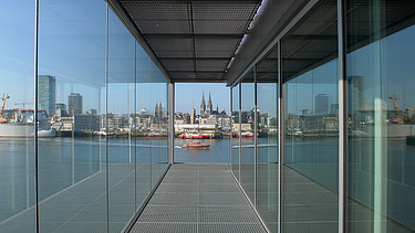 Detailfoto van MRCC in Oostende, het Maritiem Reddings- en Coördinatiecentrum.