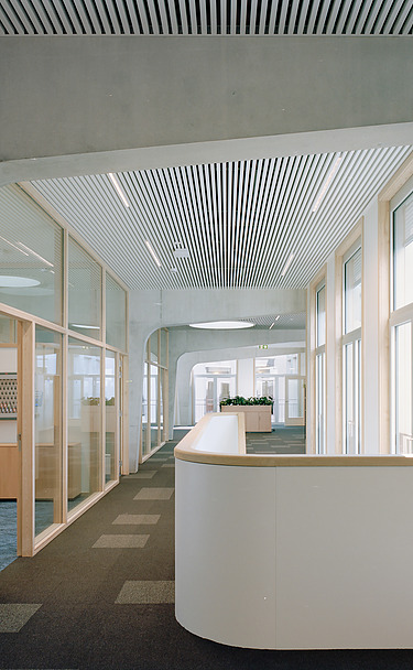 Photo of a corridor in the new Antwerp Regional Police Office on Lange Gasthuisstraat in Antwerp. 