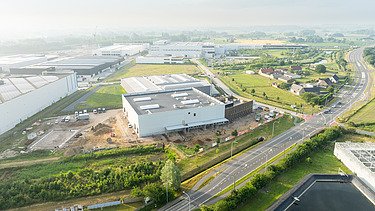 Dronebeeld van het nieuwe Elia Service Center in Kruisem.