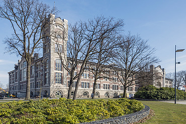 Photo de la façade du Thor Central dans le Thor Park à Genk.