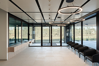 Photo du hall d’entrée du commissariat de police Voer et Dijle à Tervuren-Vossem.