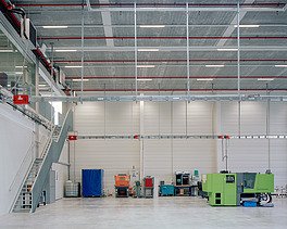 Photo d'un atelier de production à Mo-Thor dans le Thor Park Genk, un bâtiment multifonctionnel composé d'un atelier de production, de laboratoires, de salles d'essai et d'espaces de bureaux.