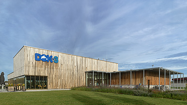 Photo of the exterior of the intermunicipal swimming pool Dok 3 in Aartselaar.