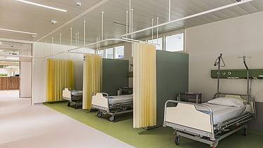 Foto van een recovery ruimte in het nieuw medisch centrum AZ Vesalius in Bilzen.