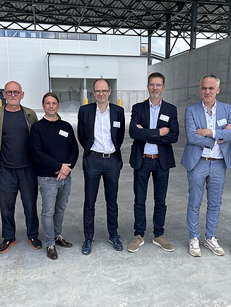 Foto van het betrokken projectteam tijdens de officiële opening van de nieuwe GRL Glass Recycling & Logistics-site in Paal-Beringen.