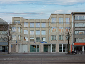 Foto van de voorgevel van het nieuwe Regiokantoor Politie Merksem