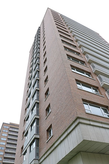 Foto van een Venezuela toren, een sociale woontoren in Antwerpen-Luchtbal.