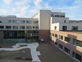  Foto van de tweede vleugel voor het nieuwe WZC De Reiger in Temse.